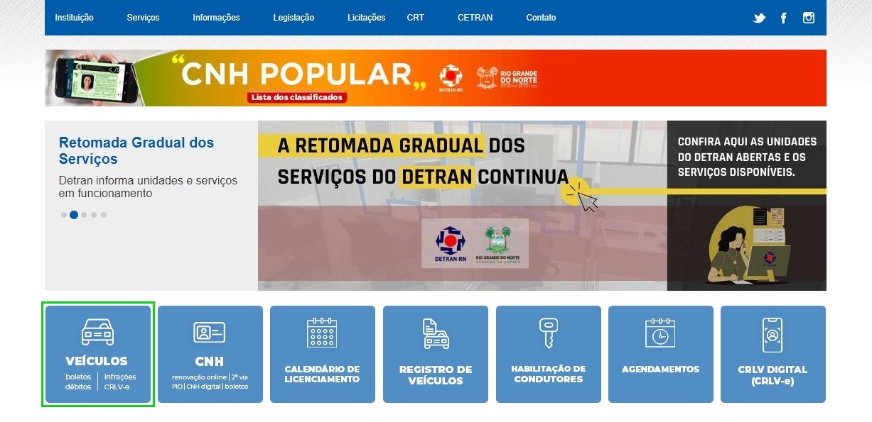 Print da página principal do site do Detran RN mostrando onde encontrar a área de veículos.