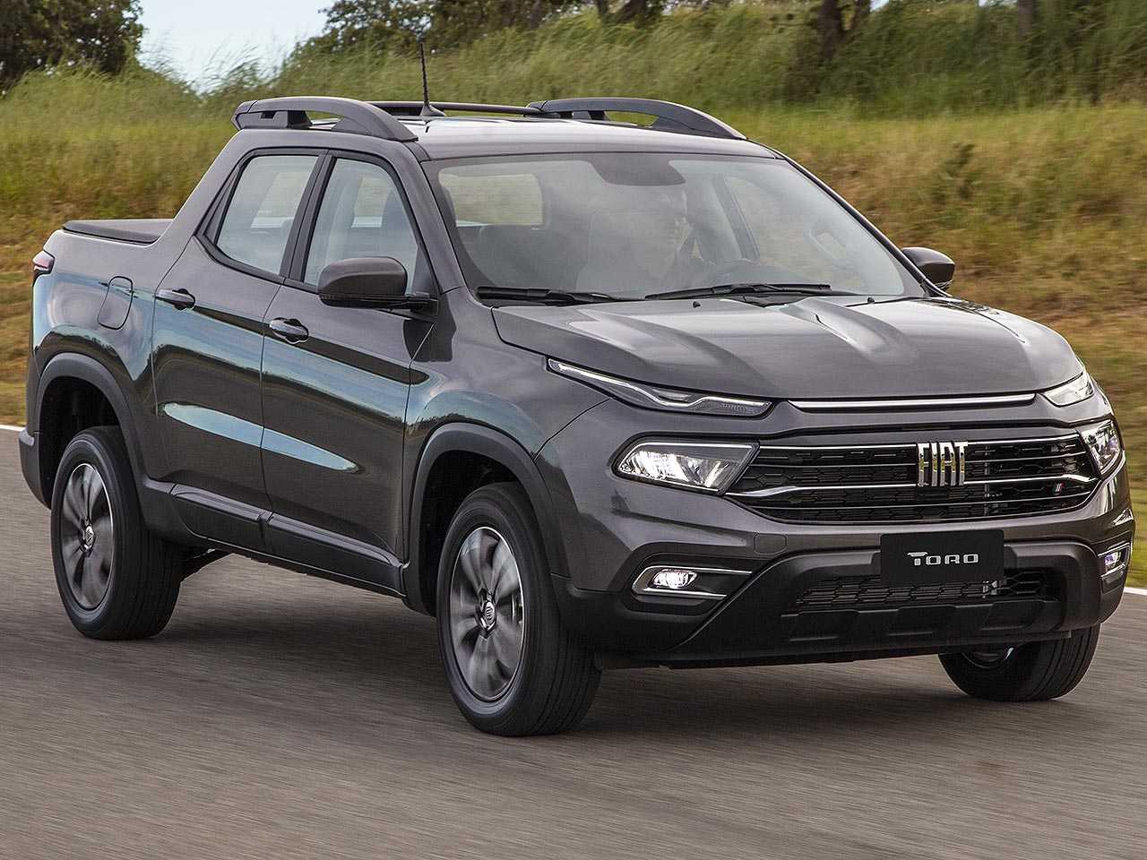 Foto da caminhonete Fiat Toro Freedom, na cor cinza.
