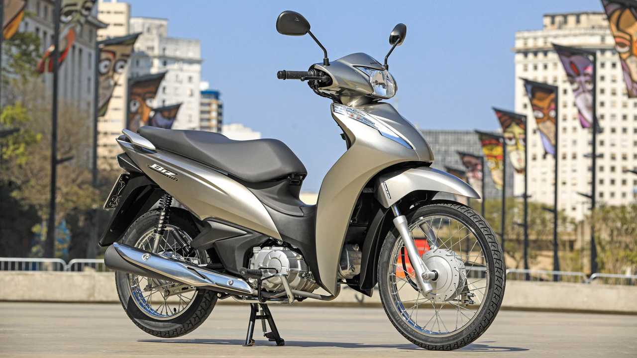 Imagem representativa da moto Honda Biz 110i cinza. 