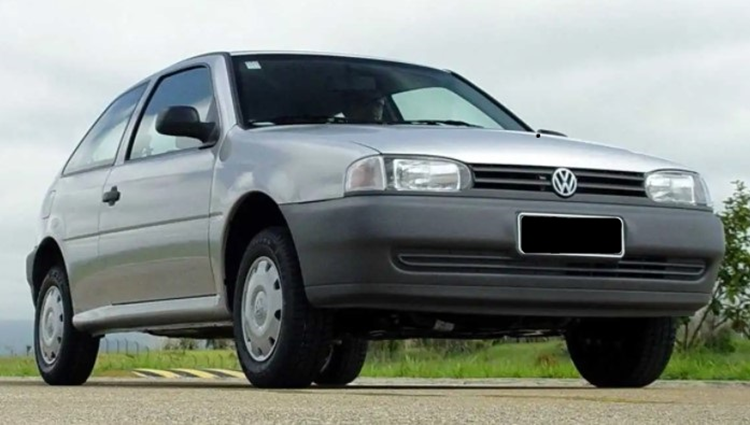 Imagem representativa do carro Volkswagen Gol na cor cinza. 