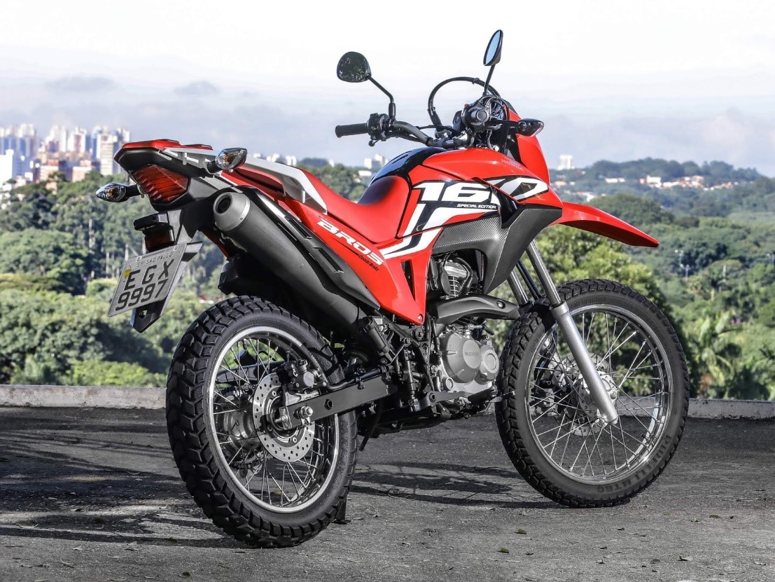 Foto da moto Honda NXR 160 Bros vermelha, moto mais vendida em fevereiro de 2022
