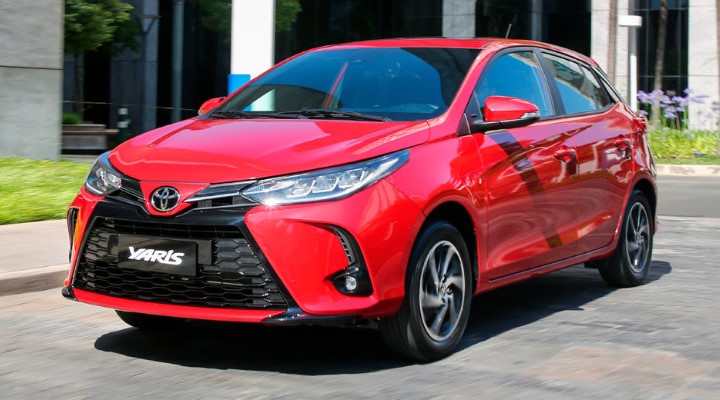 Foto do carro Toyota Yaris vermelho na versão XL 1.5 CVT