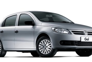 Foto feita em estúdio mostrando a dianteira de um Volkswagen Gol 2011 G5.