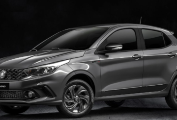 Foto feita em estúdio mostrando a diagonal esquerda de um Fiat Argo Drive 2020 cinza.