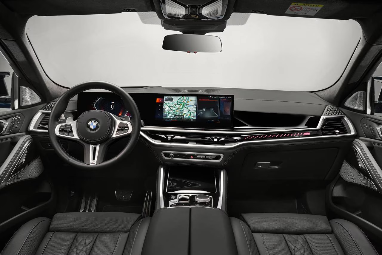 Foto do painel da BMW X6 2024