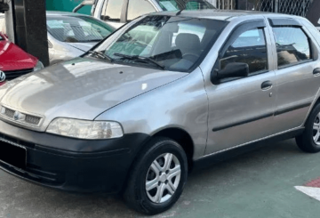 Foto diagonal da dianteira do Fiat Palio 2003