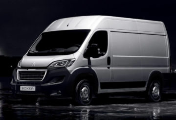 Foto do Peugeot Boxer 2023 de frente em diagonal