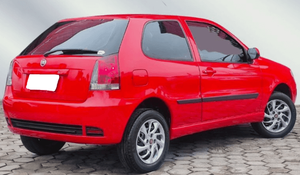 Foto da traseira em diagonal do Fiat Palio Fire 2015