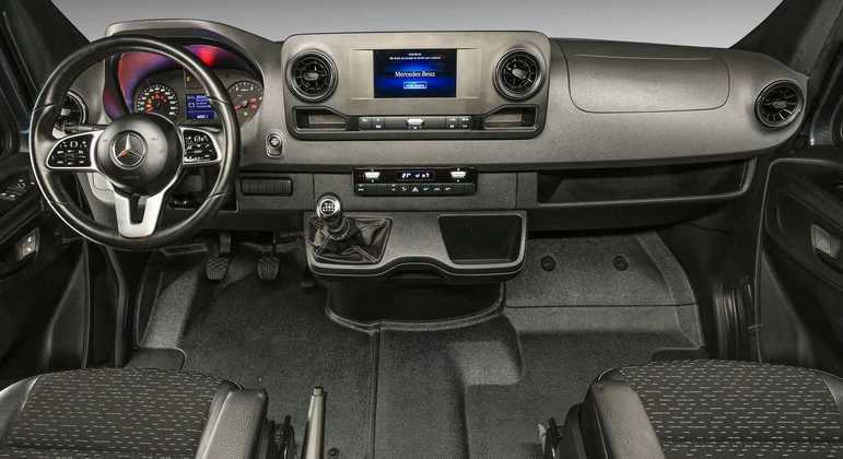 Foto interna do Sprinter 417 2023