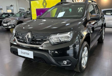 Foto da frente do Renaul Duster Intense Plus CVT 2024.