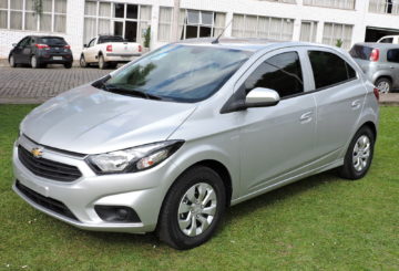 Foto da frente do Chevrolet Onix LT 2019
