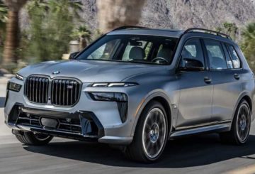 Foto do BMW X7 2024 na estrada