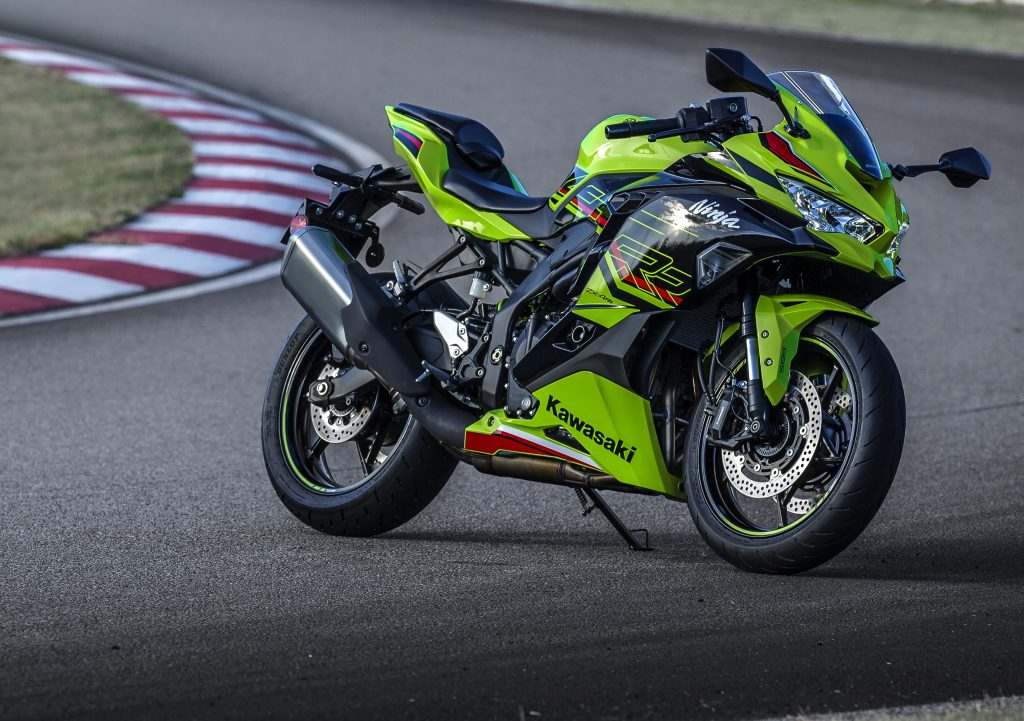 シナリー2024 2024 Ninja ZX-4RR 40th Anniversary Edition モーターサイクル