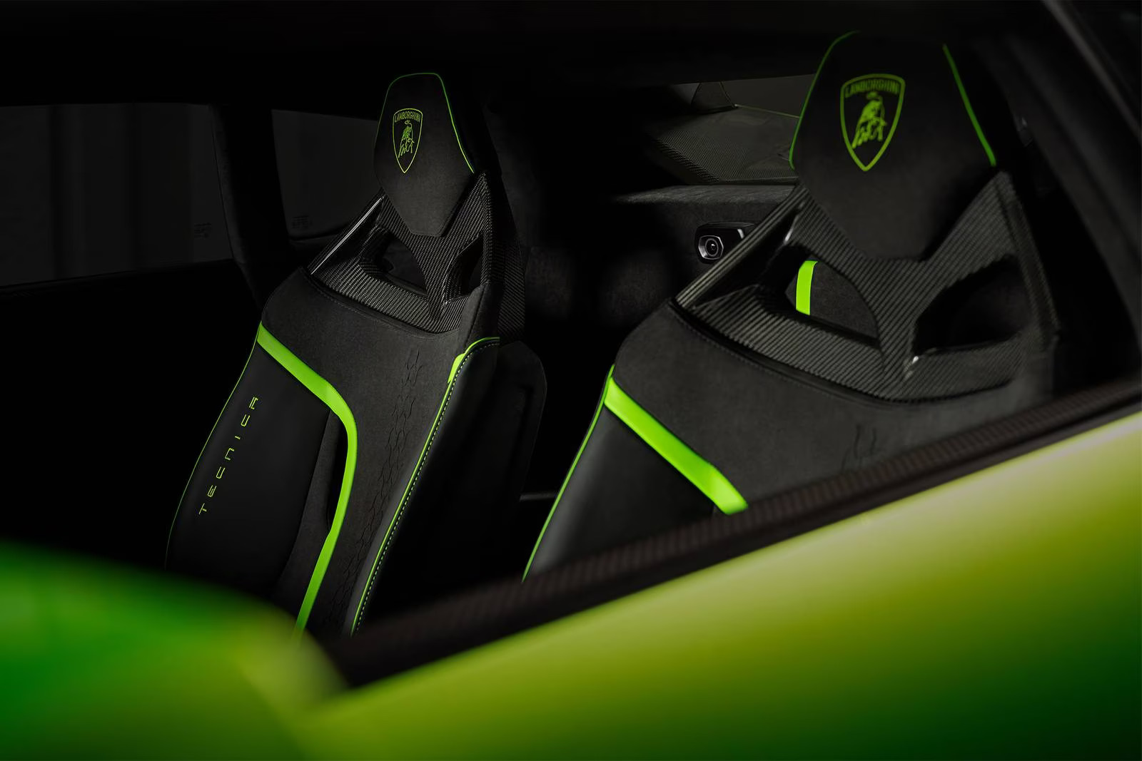 Foto dos bancos do Lamborghini Huracán 2023.