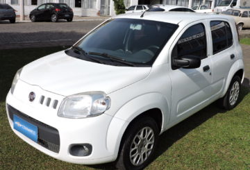 Foto da frente do Fiat Uno VIvace 2013