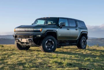 Foto do Hummer EV SUV Edition 2024 exibindo a frente e a lateral do motorista.