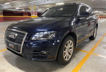 Foto frontal do Audi Q5 2.0 TFSI Quattro 2011, exibindo toda a dianteira e a lateral do motorista.