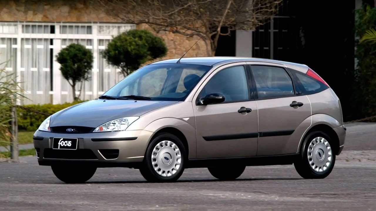 Foto lateral do modelo pós facelift.