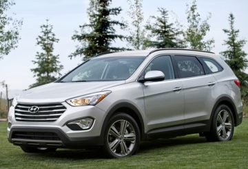 Foto frontal do Hyundai Santa Fe G3, exibindo toda a dianteira e a lateral do motorista.