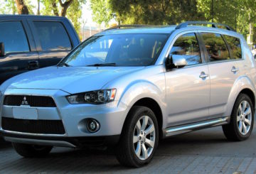 Foto frontal do Mitsubishi Outlander G2.