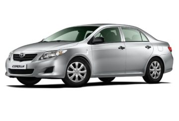 Foto exibindo a dianteira e a lateral do motorista do Toyota Corolla XLI 1.6 2008.