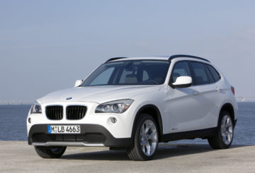 Foto frontal do BMW X1 G1 (2010-2015).