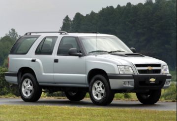 Foto dianteira da Chevrolet Blazer.