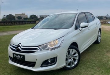 Foto frontal do Citroen C4 Lounge Tendance 1.6 (2016-2018).