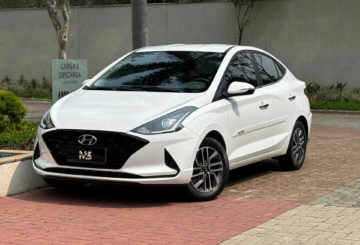 Foto frontal do Hyundai HB20S Diamond Plus.