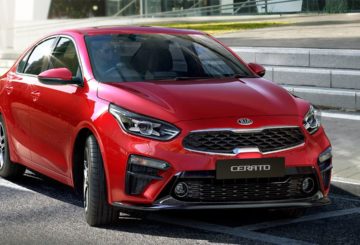 Foto do Kia Cerato 1.6 Flex AT 2015 com duas variações de cores.