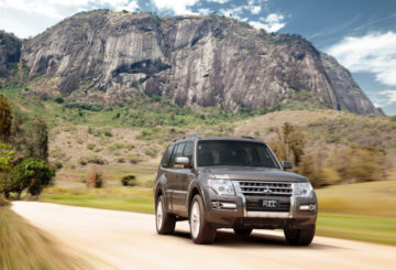 Foto frontal do Mitsubishi Pajero Full 3.2 4x4 diesel 2015.