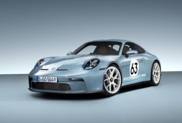 Foto frontal do Porsche 911 S/T 2024.