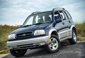 Foto frontal do Suzuki Grand Vitara 2.5 V6 (1999-2002).