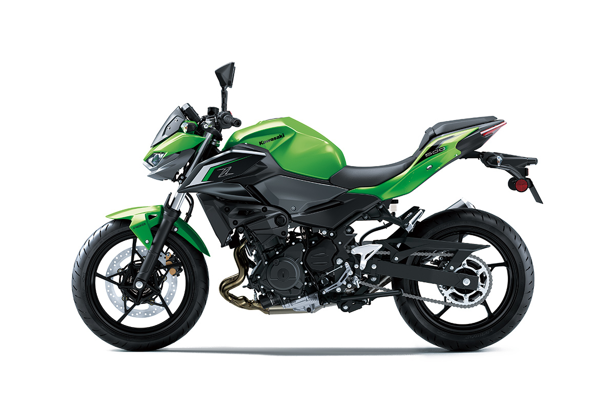 Foto lateral da Kawasaki Z500 2025.