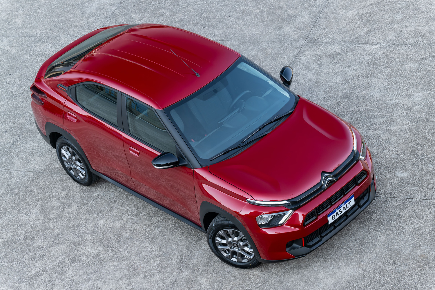 Foto exibindo o Citroen Basalt Feel 2025 visto de cima.