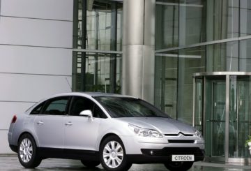 Foto frontal do Citroen C4 Pallas GLX 2.0 2008.
