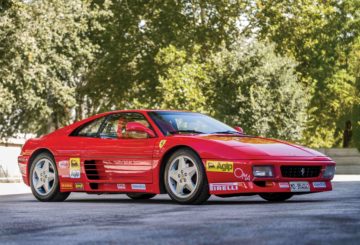 Foto frontal da Ferrari 348 Challenge 1994