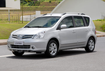 Foto frontal do Nissan Livina 1.6 Flex (2010-2014).