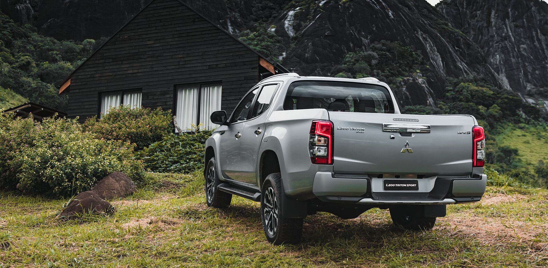 Foto traseira da Mitsubishi L200 Triton Sport HPE-S 2.4 (2018-atual).