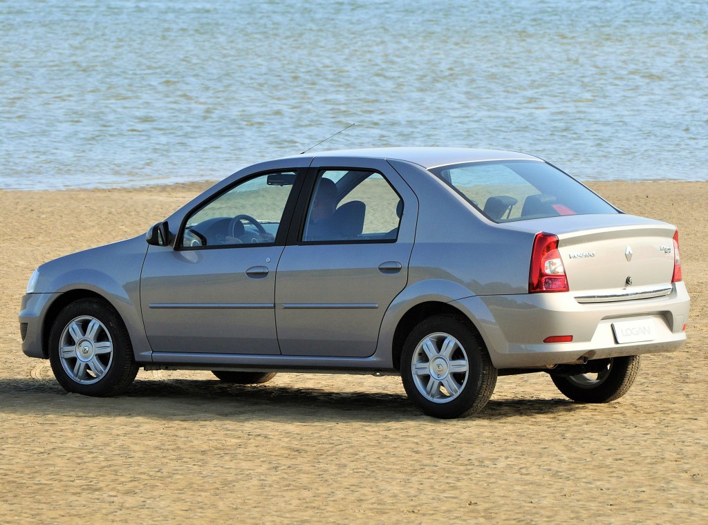 Foto traseira do Renault Logan Expression 1.6 (2008-2017).