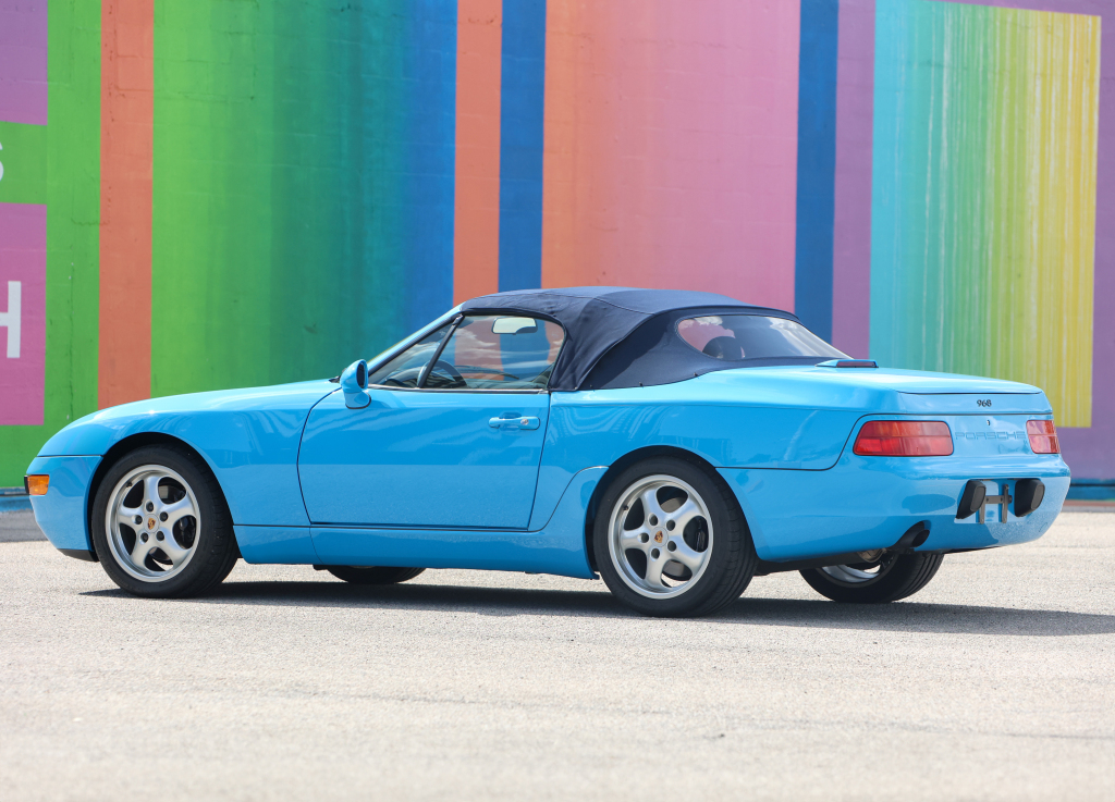 Foto traseira do Porsche 968 Cabriolet (1991-1995).