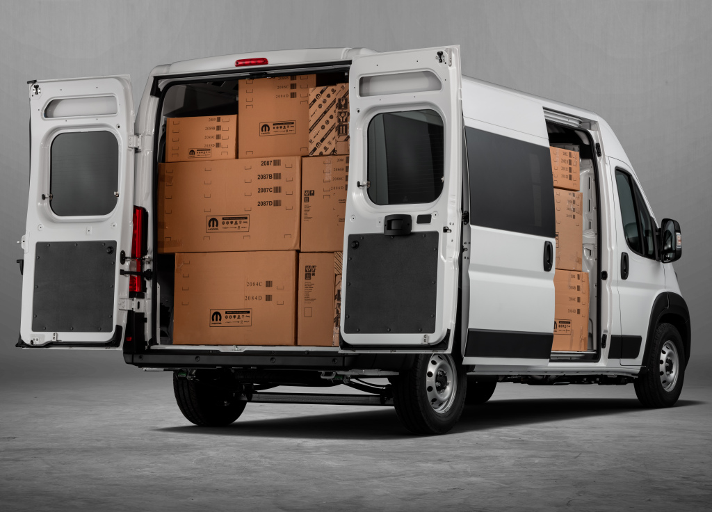 Foto traseira do Fiat Ducato Maxicargo 2025.