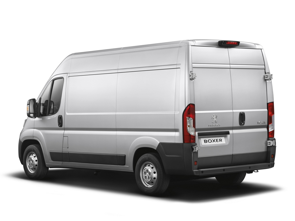 Foto traseira do Peugeot Boxer Furgão 2025.