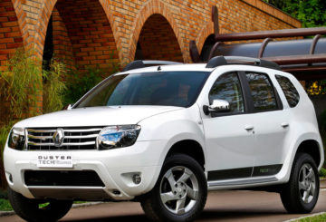 Foto frontal do Renault Duster Tech Road 2.0 2012.