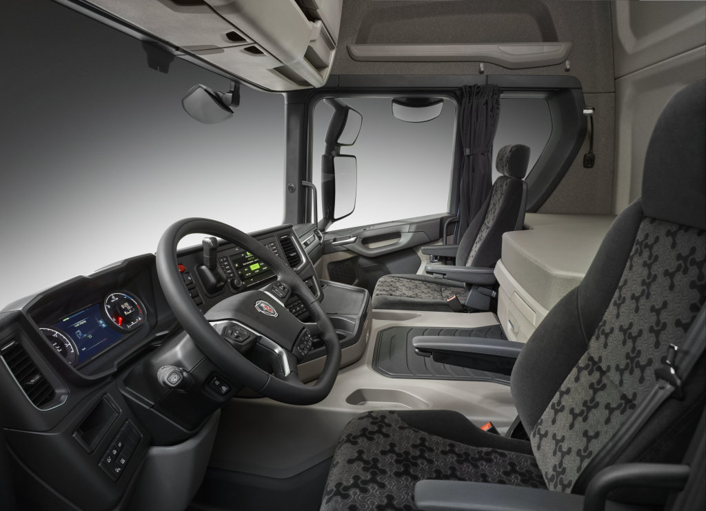 Foto interna do Scania G-370 4x2 (2024-2025).