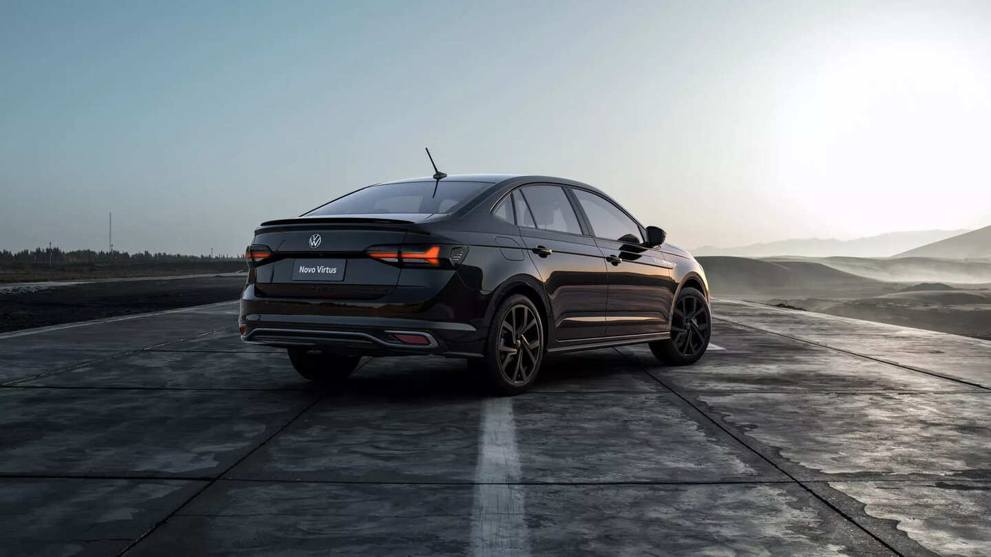 Foto traseira do Volkswagen Virtus Comfortline 2025.