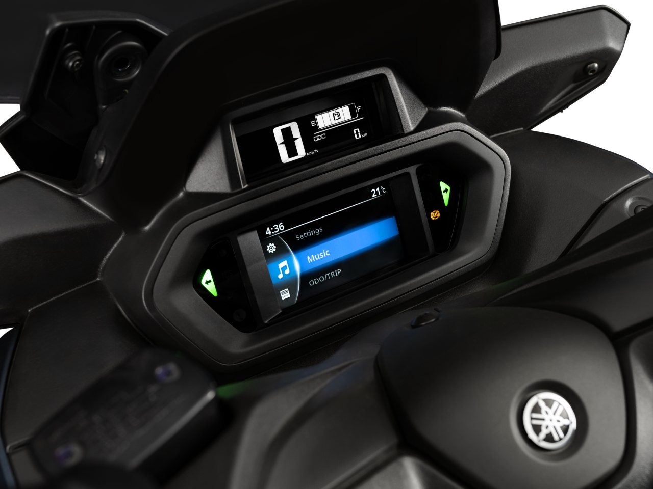 Foto do painel de instrumentos digital da Yamaha XMax ABS 2025.