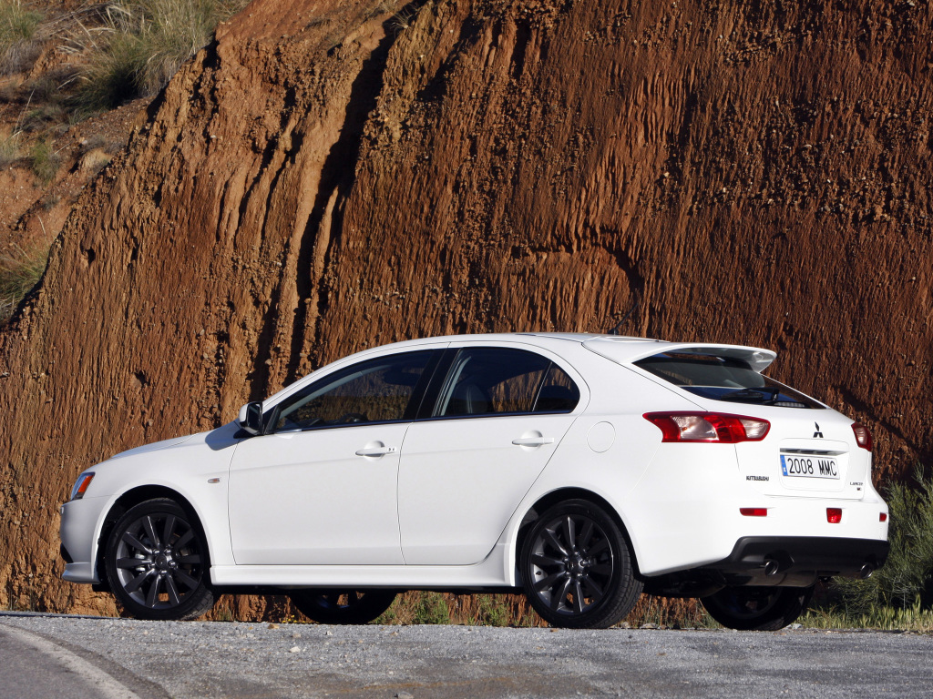 Foto traseira do Mitsubishi Lancer Sportback Ralliart (2010-2013).