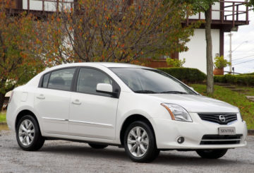 Foto frontal do Nissan Sentra 2.0 (2008-2013).