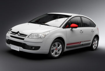 Foto frontal do Citroen C4 Competition.